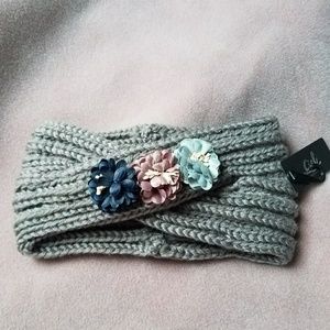 Gray knitted headband with floral applique